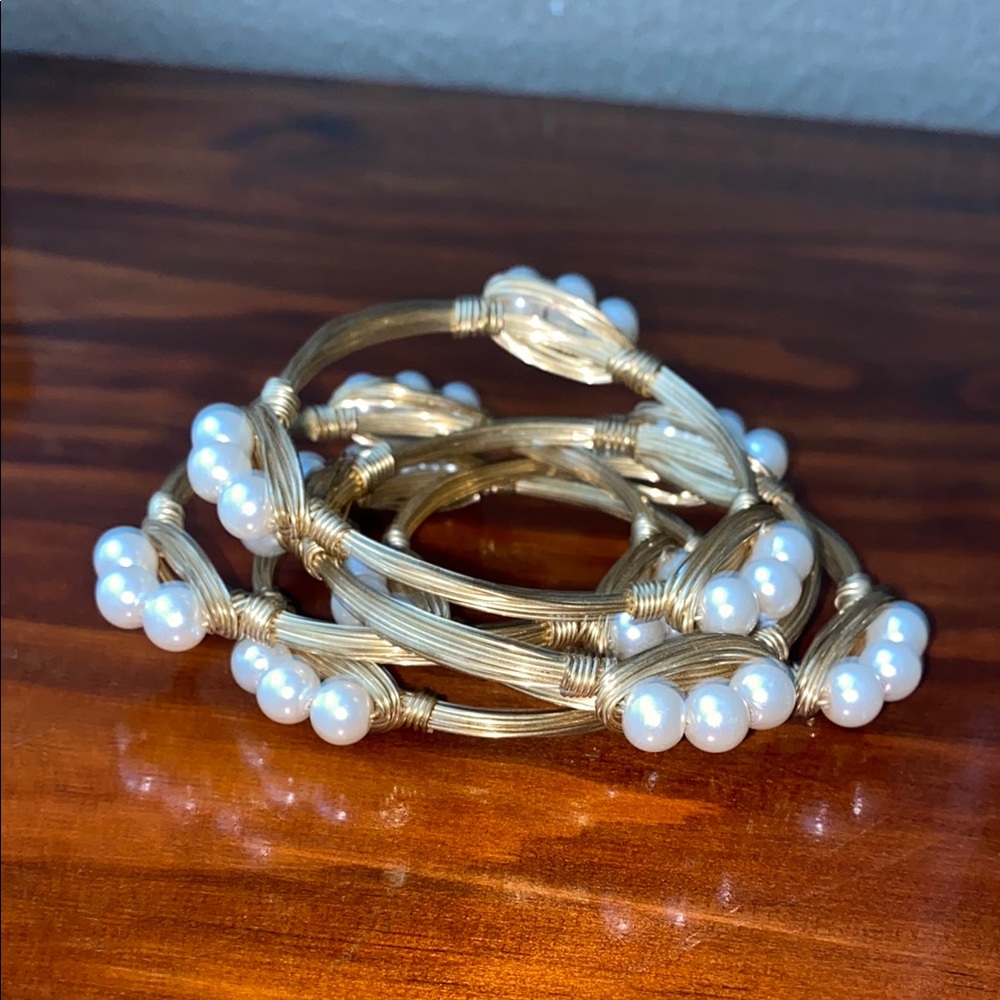 Elegant Gold and Pearl Women's Bracelet Set